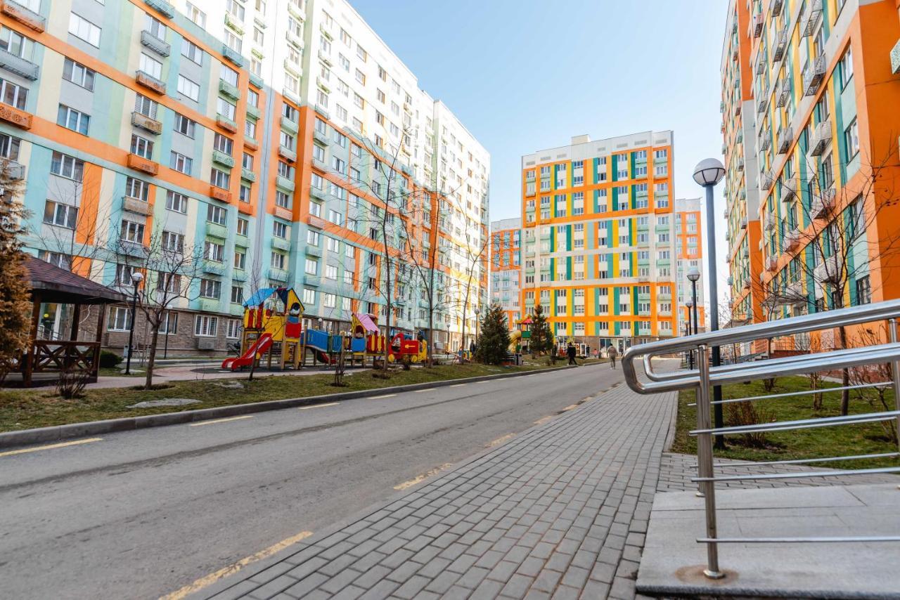 Akvarel Apartment Near Adk อัลมาตี ภายนอก รูปภาพ