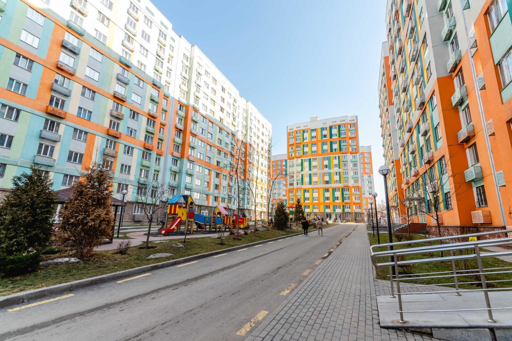 Akvarel Apartment Near Adk อัลมาตี ภายนอก รูปภาพ